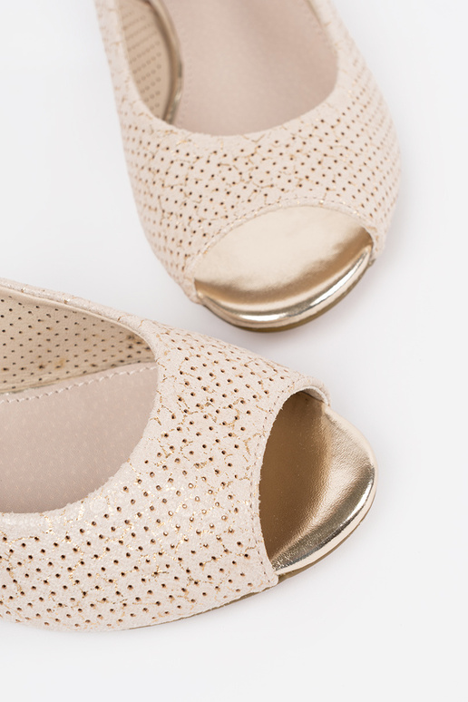 Moteriški ažūriniai sandalai ant žemo...