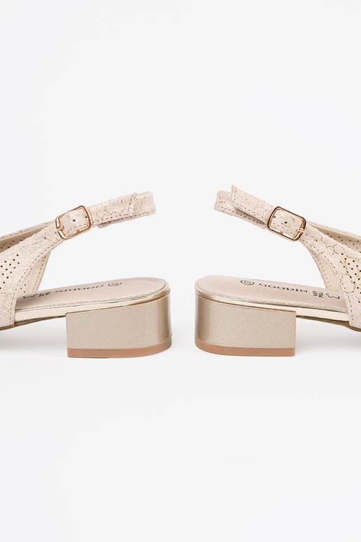 Moteriški ažūriniai sandalai ant žemo...