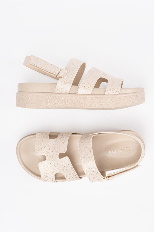 Klasikinio modelio sandalai su... Klasikinio modelio sandalai su...