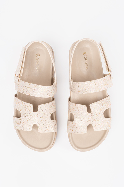 Klasikinio modelio sandalai su... Klasikinio modelio sandalai su...