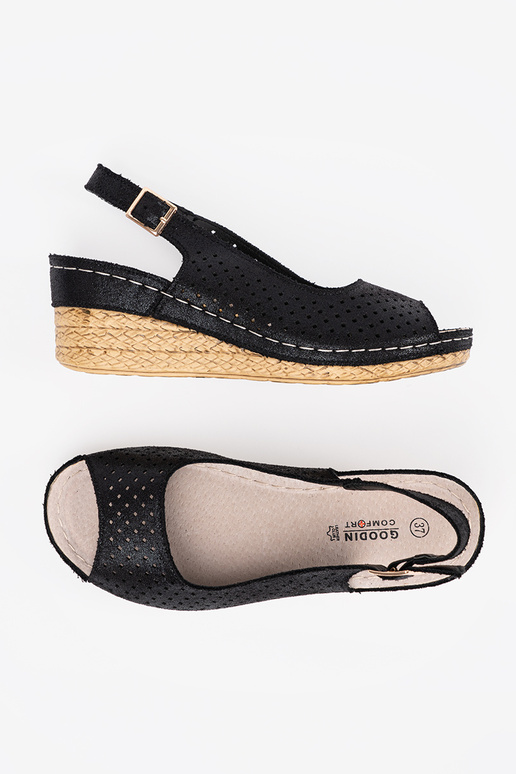 Juodos ažūrinės basutės