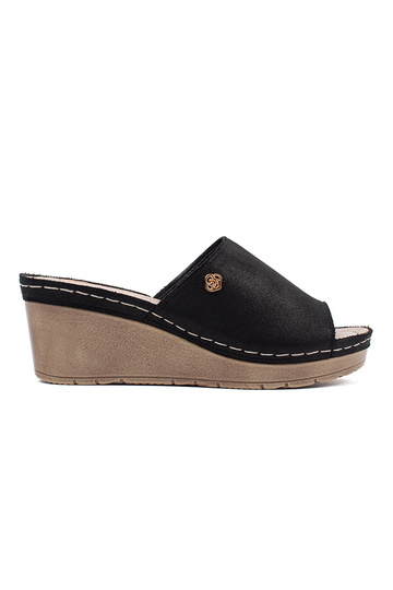 Juodos spalvos šlepetės...