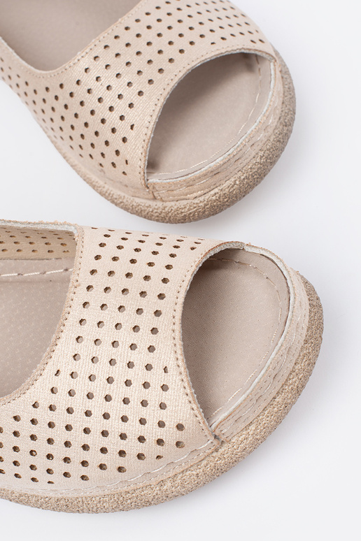 Šviesūs auksiniai patogūs sandalai Šviesūs auksiniai patogūs sandalai