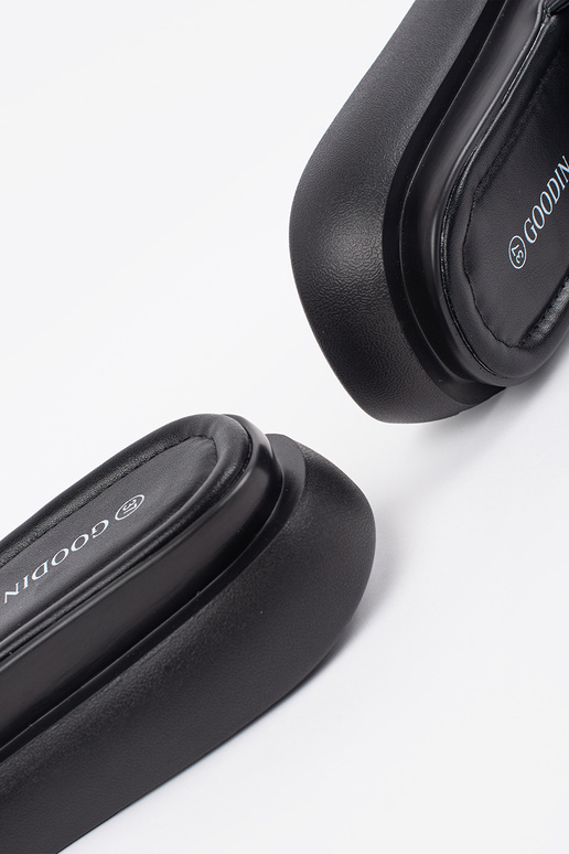 Juodos spalvos patogios šlepetės su...