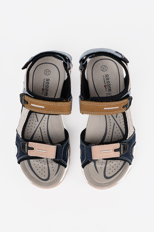 Įvairių spalvų sportinės basutės