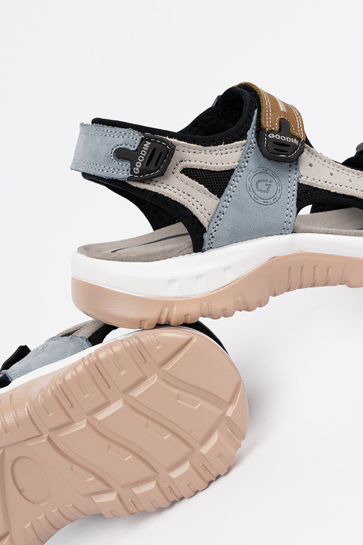 Įvairių spalvų sportinės basutės