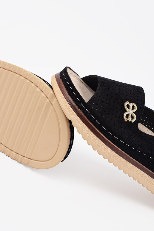 Juodos spalvos minkšti sandalai su... Juodos spalvos minkšti sandalai su...