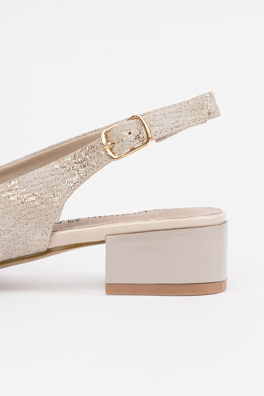 Smėlio spalvos moteriški sandalai ant...