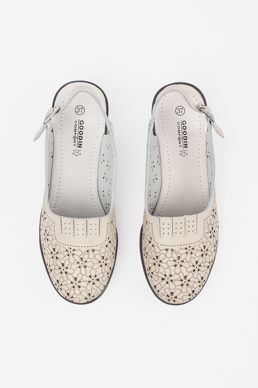 Smėlio spalvos sandalai ant žemo kulno Smėlio spalvos sandalai ant žemo kulno