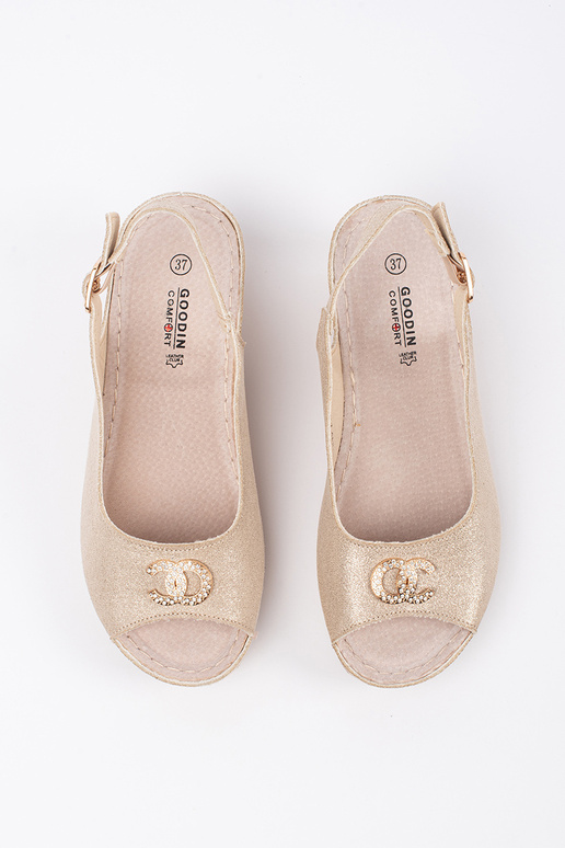 Dramblio kaulo spalvos sandalai ant... Dramblio kaulo spalvos sandalai ant...