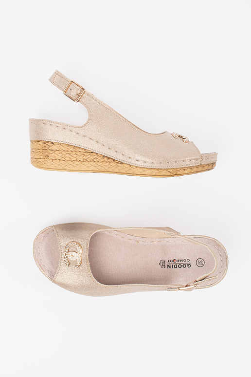 Dramblio kaulo spalvos sandalai ant... Dramblio kaulo spalvos sandalai ant...