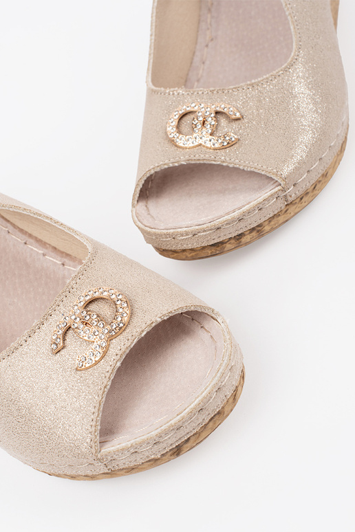 Dramblio kaulo spalvos sandalai ant... Dramblio kaulo spalvos sandalai ant...