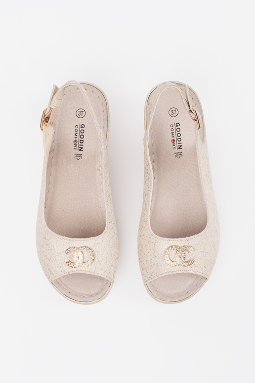 Smėlio spalvos sandalai ant...