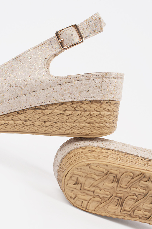 Smėlio spalvos sandalai ant...