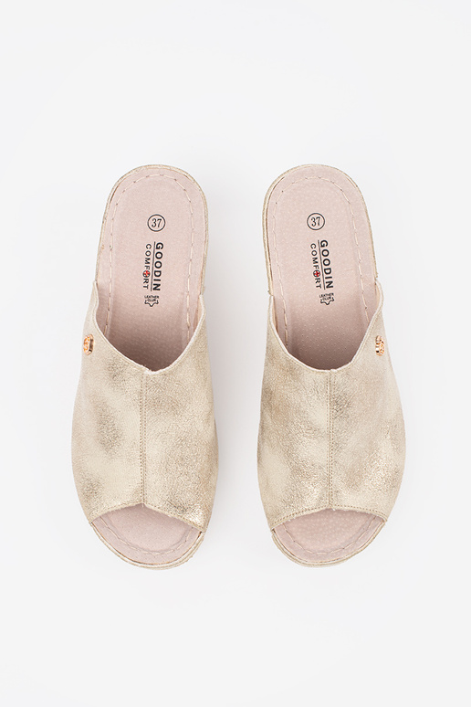 Moteriškos šlepetės ant platformos...