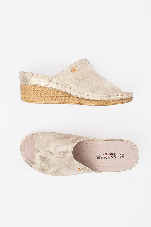 Moteriškos šlepetės ant platformos...