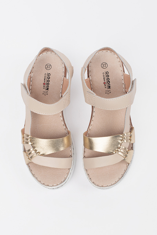 Smėlio spalvos sandalai su platforma...