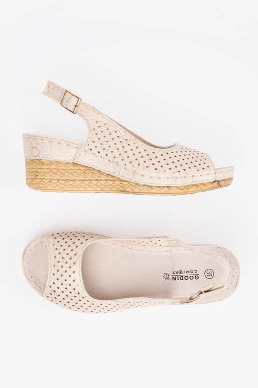 Smėlio spalvos ažūriniai sandalai Smėlio spalvos ažūriniai sandalai