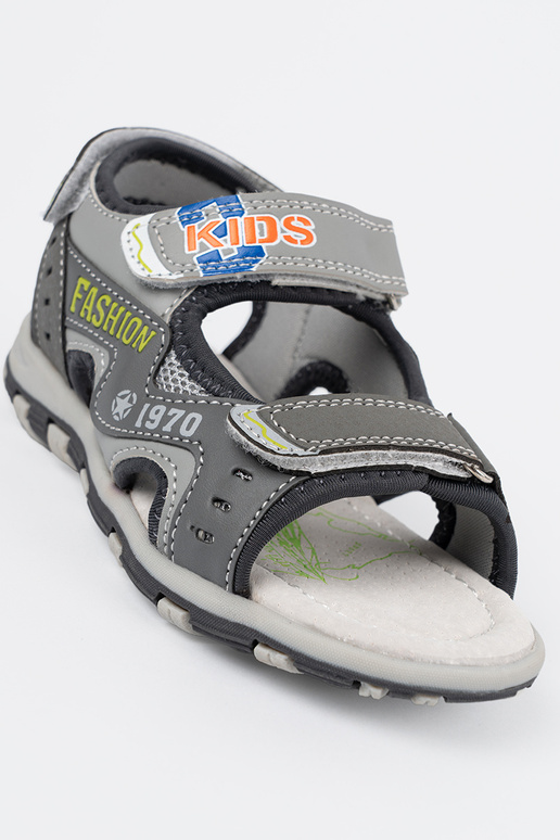 Pilkos spalvos berniukų bateliai