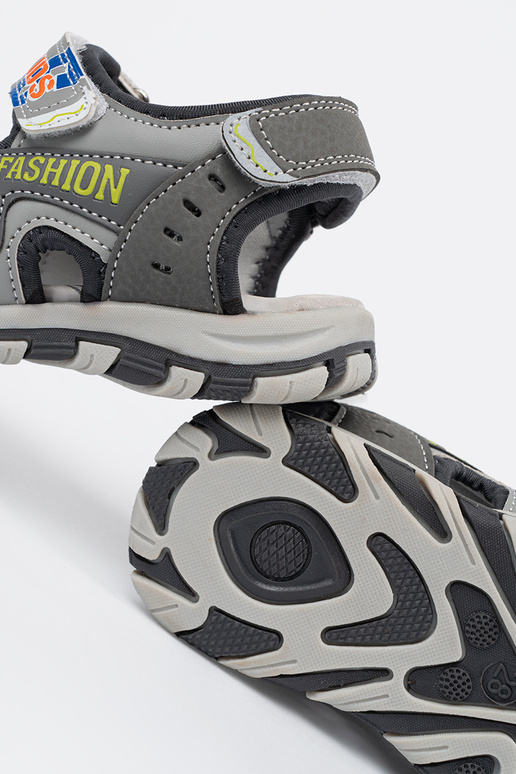 Pilkos spalvos berniukų bateliai