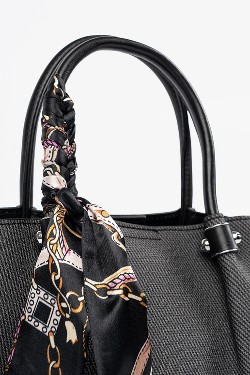 Juoda vidutinio dydžio rankinė su...