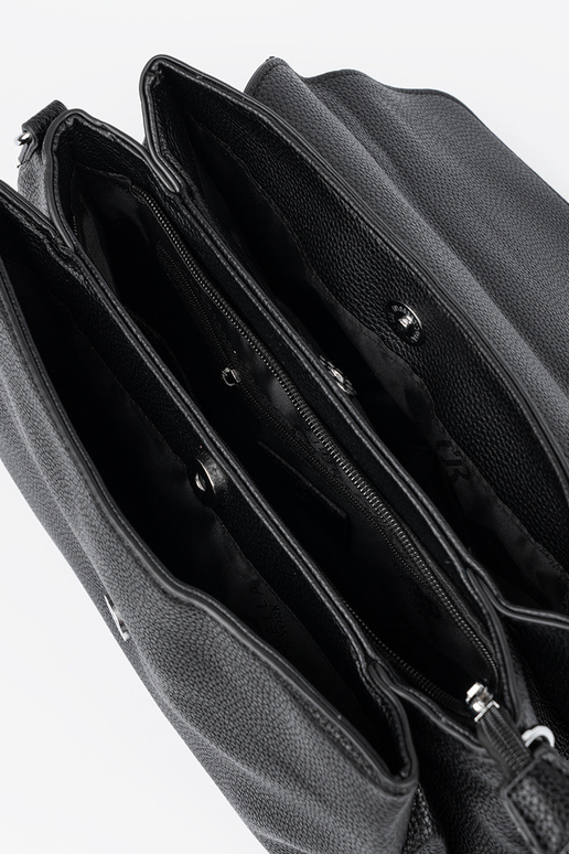 Juoda rankinė su rankena