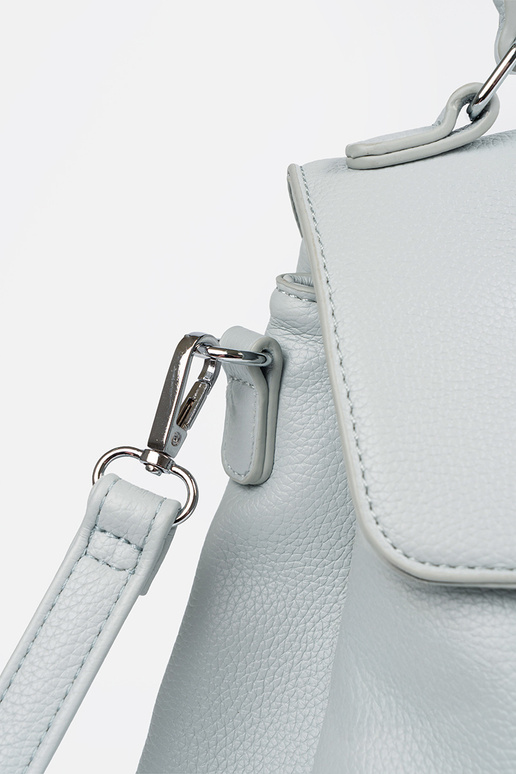 Mėlyna rankinė su rankena