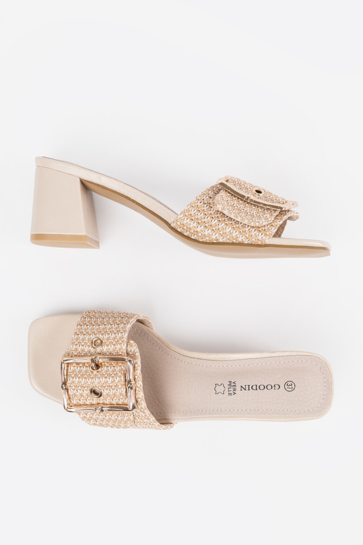 Moteriškos smėlio spalvos šlepetės...