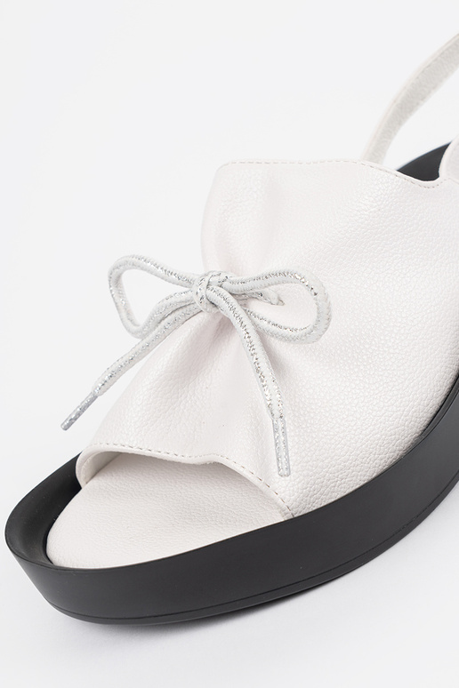 Balti moteriški sandalai ant...