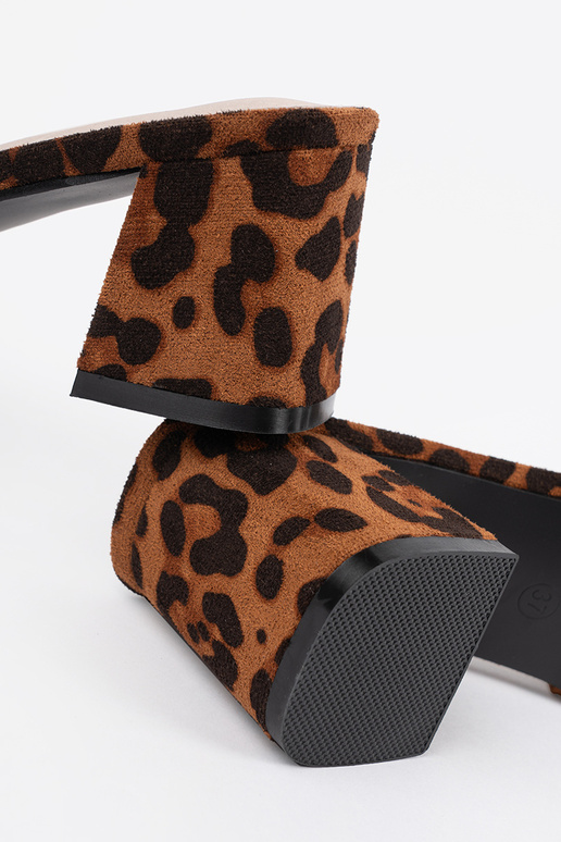 Moteriškos šlepetės ant kulno...