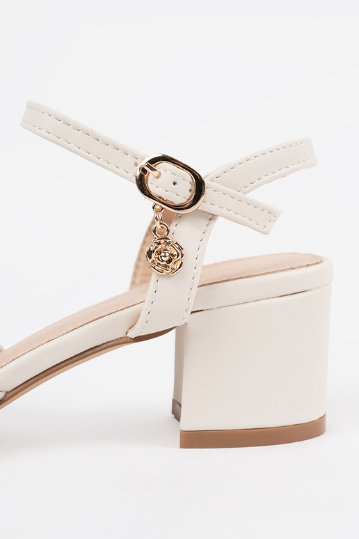 Moteriški balti sandalai ant...