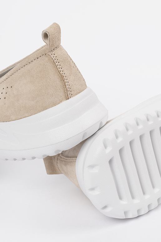 Smėlio spalvos odiniai mokasinai su... Smėlio spalvos odiniai mokasinai su...