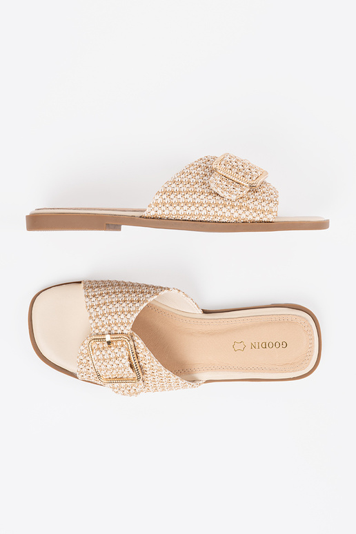 Šlepetės smėlio spalvos su sagtimis Šlepetės smėlio spalvos su sagtimis