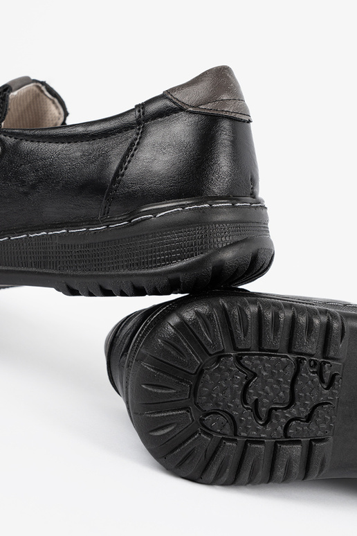 Juodos spalvos moteriški užsegami...