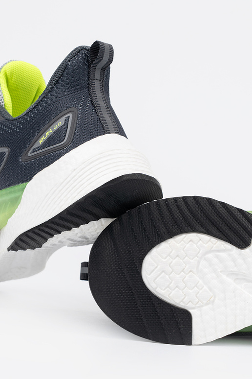 pilkos spalvos sportiniai batai