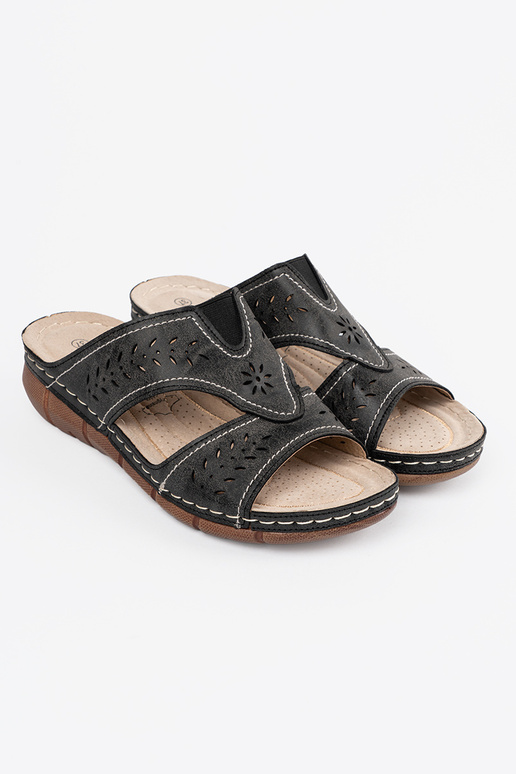 Šlepetės ant platformos juodos spalvos