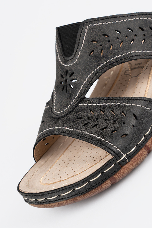 Šlepetės ant platformos juodos spalvos