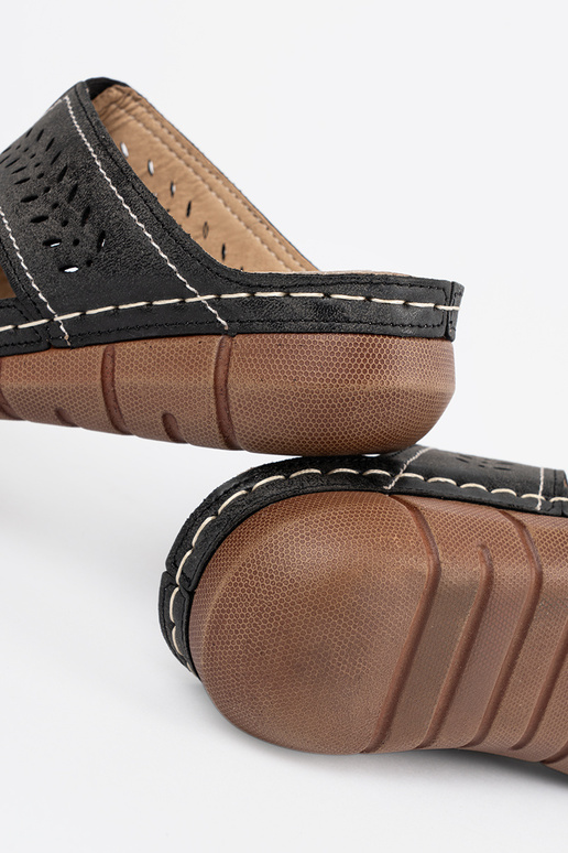 Šlepetės ant platformos juodos spalvos