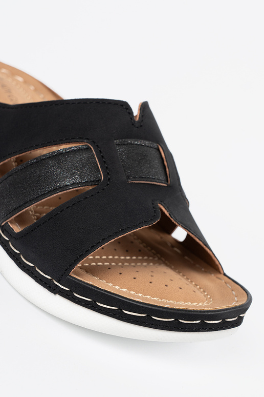 Moteriškos šlepetės juodos spalvos