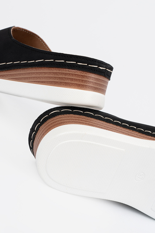 Moteriškos šlepetės juodos spalvos