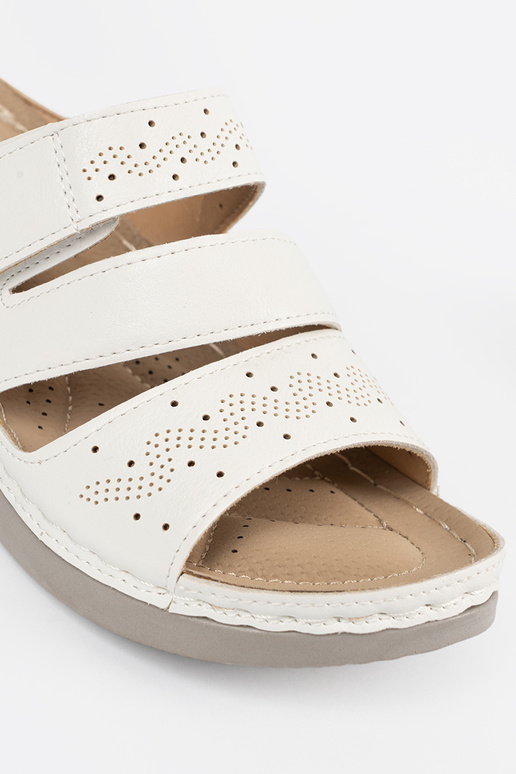 Šlepetės ant žemos platformos baltos...