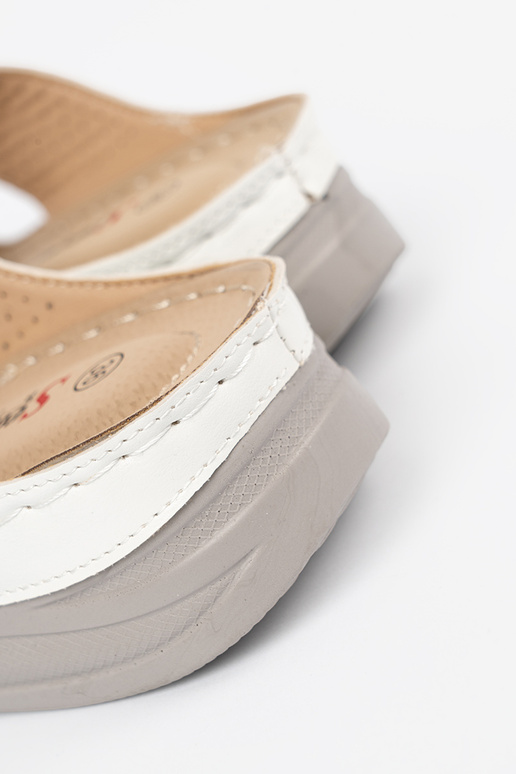 Šlepetės ant žemos platformos baltos...