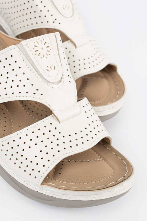 Patogūs šlepetės su įrangais baltos...