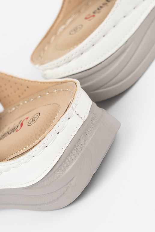 Patogūs šlepetės su įrangais baltos...