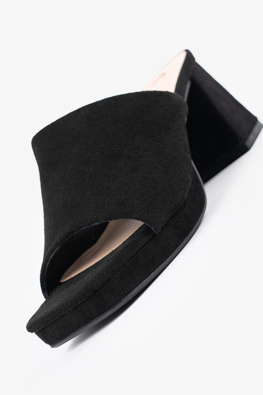 Moteriškos šlepetės ant aukštų...