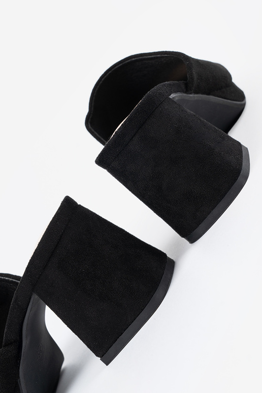 Moteriškos šlepetės ant aukštų...