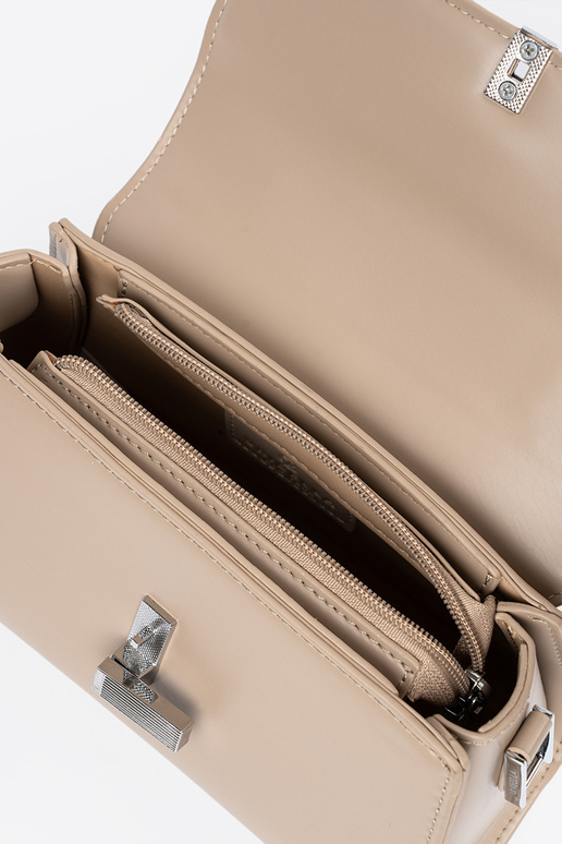 Juoda maža rankinė