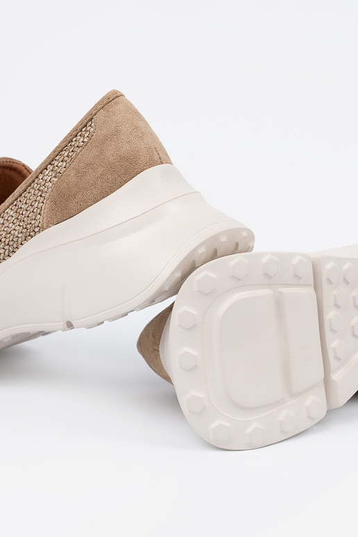 smėlio spalvos pusbačiai ant storo pado smėlio spalvos pusbačiai ant storo pado