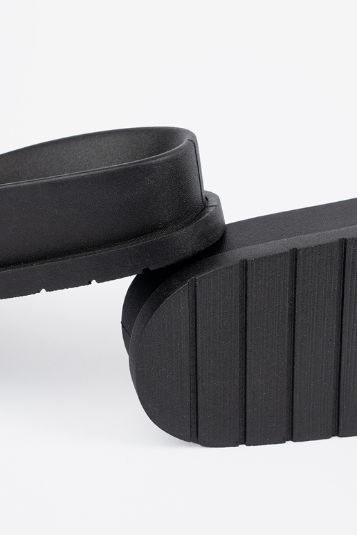 Juodos ir-rudos spalvos Šlepetės Juodos ir-rudos spalvos Šlepetės