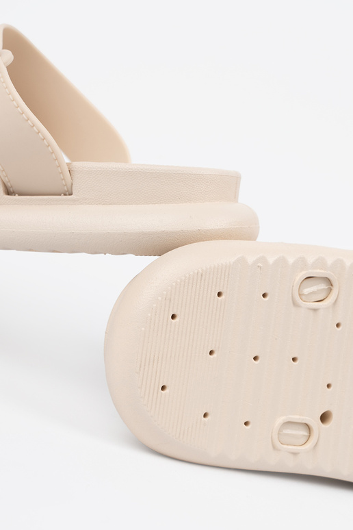 dramblio kaulo spalvos Šlepetės... dramblio kaulo spalvos Šlepetės...